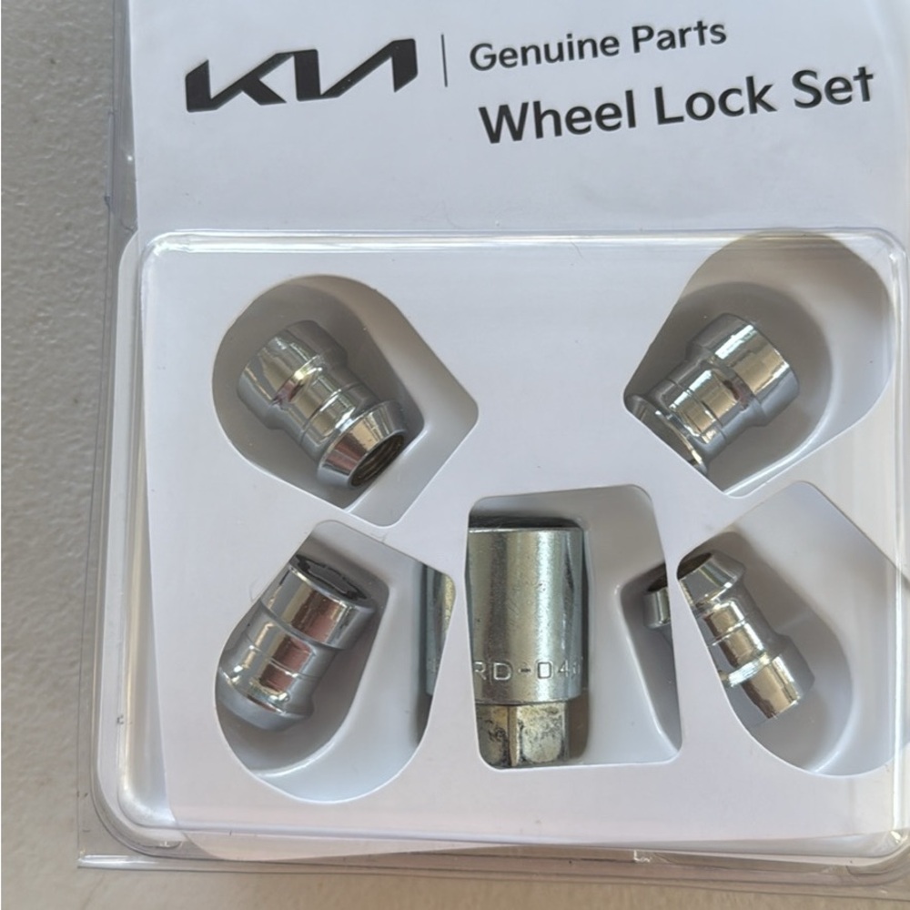 Kia Genuine Parts Wheel Lock Set